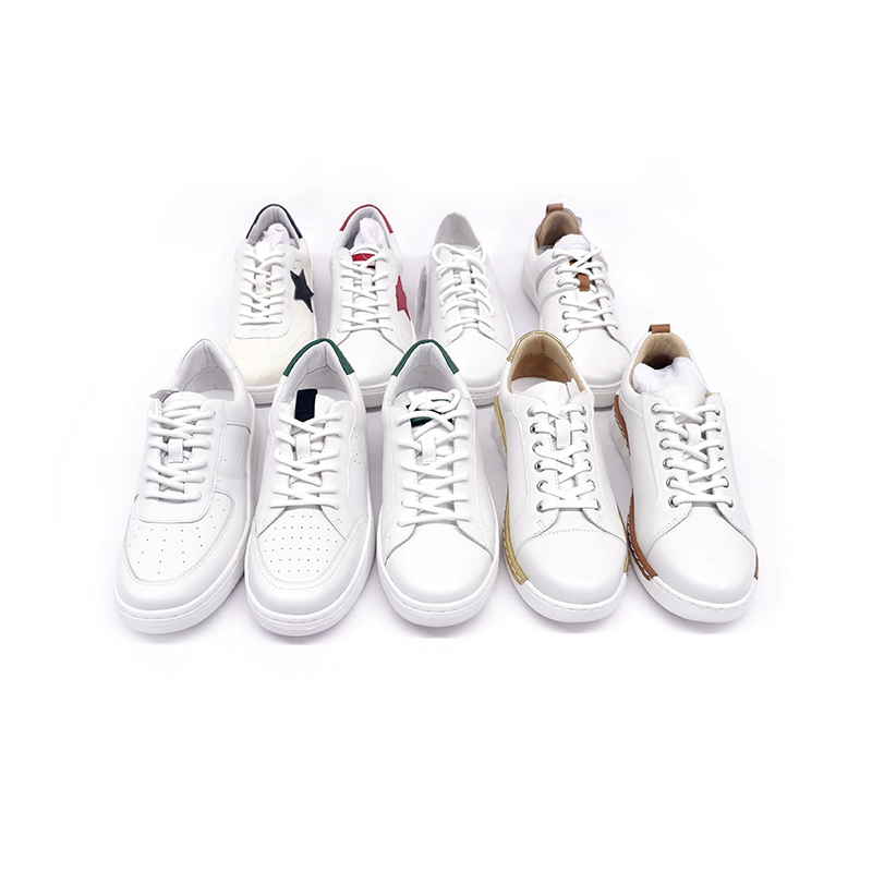 Zapatitos blancos de moda